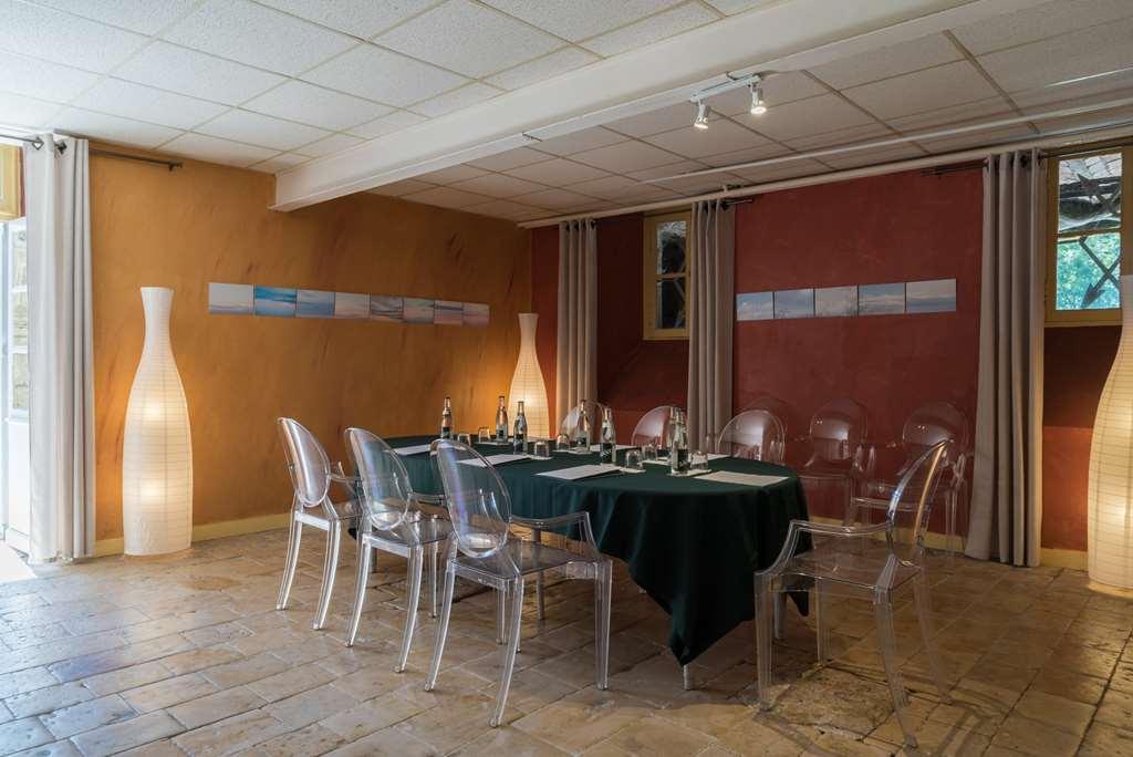 Ogchateau De Nieuil Servizi foto